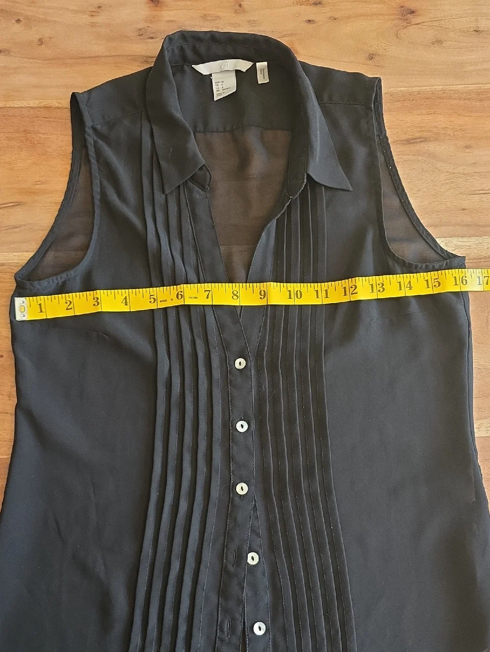 H&M Pleated Sleeveless Sheer Blouse - Black - Chic & Edgy, Size 6 - Picture 10 of 13